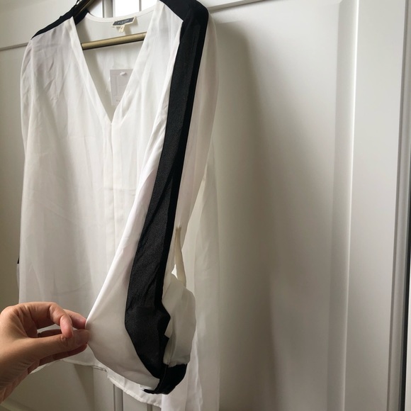 Pleione Roll Sleeve V-Neck Blouse NWT Size L - Picture 2 of 13